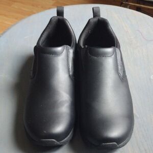 Perry Ellis Slip Resistant Shoes